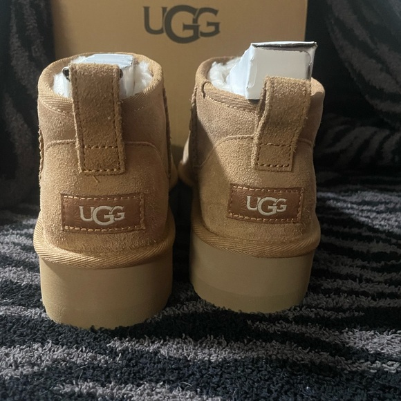 Kids Classic Ultra Mini Platform UGG size 4 Chestnut - Picture 3 of 11